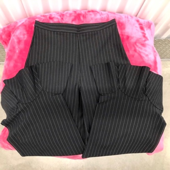 Capri Pants with Raffles, M/10, New - Picture 1 of 7